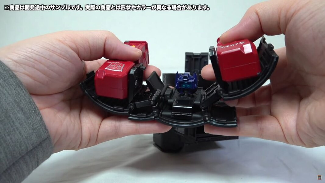 Canon X Transformers Optimus Prime R5 In Hand Image  (11 of 31)